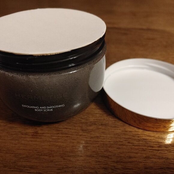 Hermetise Exfoliating And Smoothing Body Scrub BRAND NEW SEALED EXP 2027 425g - Picture 2 of 5